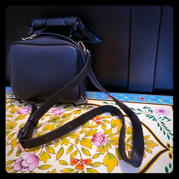 Sole Society Handbags - BNWT! Sole Society crossbody